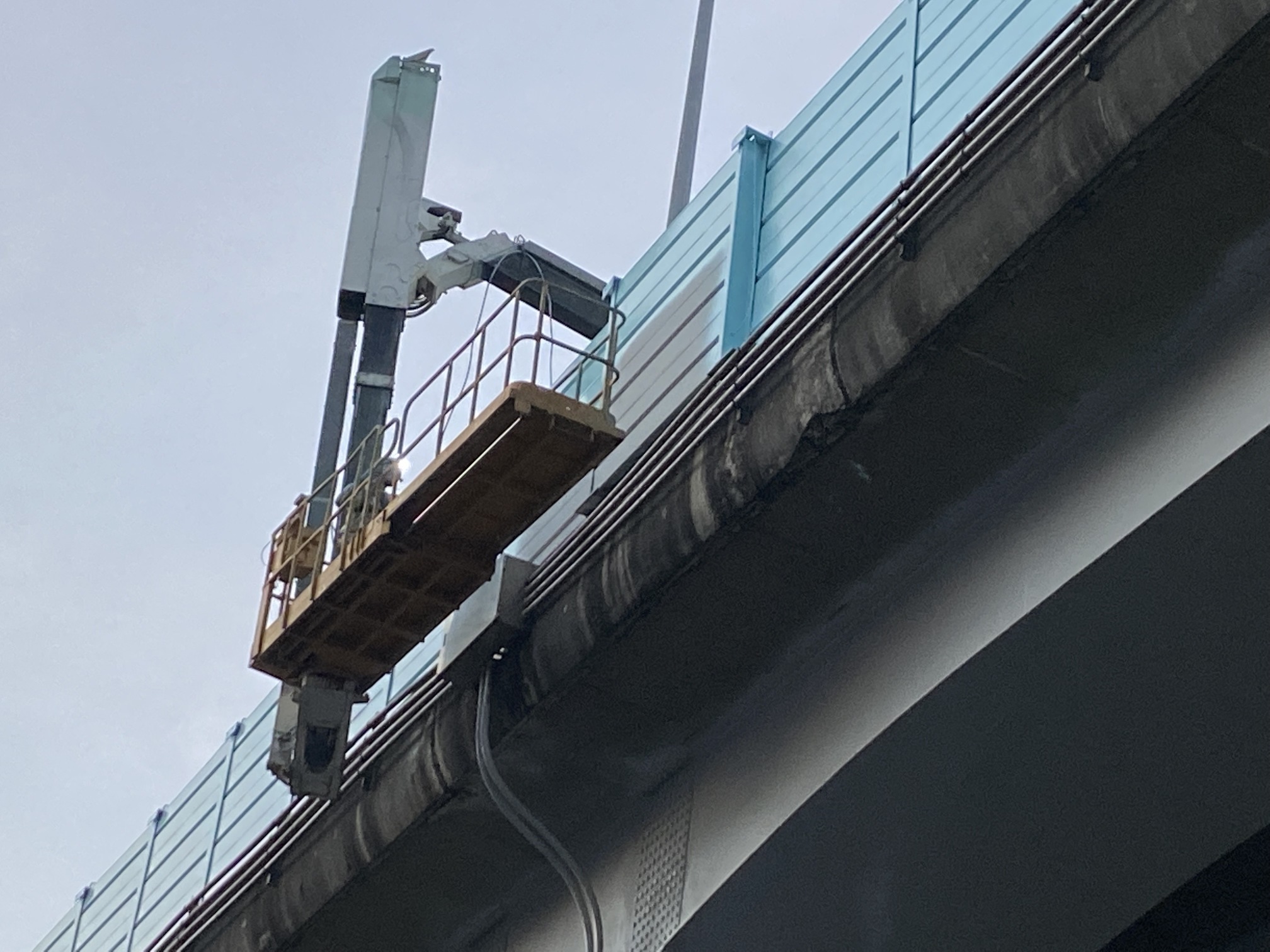 小型橋檢車高架橋下方作業平台